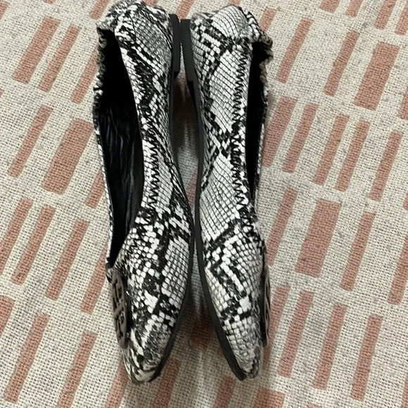 Tory Burch Snake Flats Size 8 black and white - Picture 14 of 14